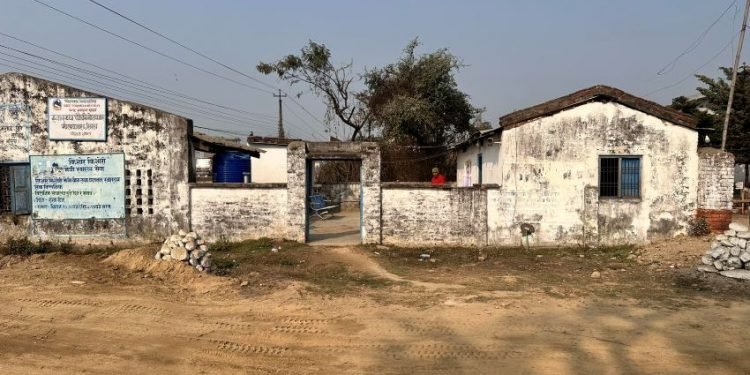 यस्तो पनि ‘बर्थिङ सेन्टर’ ! वर्षामा हिलाम्मे, हिउँदमा धुलाम्मे