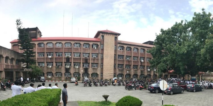 बीपी प्रतिष्ठानका शिक्षक र कर्मचारी आन्दोलित
