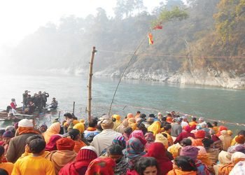 देवघाटमा स्नान गर्न भक्तजनको घुइँचो