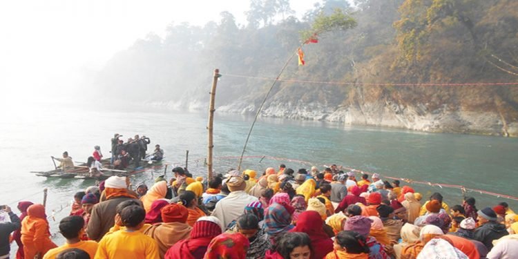 देवघाटमा स्नान गर्न भक्तजनको घुइँचो