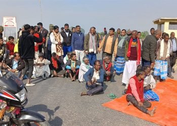 पुल नबनाएको भन्दै चन्द्रनिगाहपुरका स्थानीय आन्दोलित