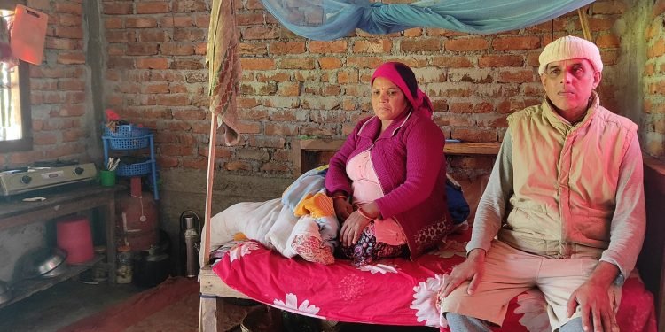 ऋण खोजेर उपचार गर्दै हात्तीपीडित घाइते