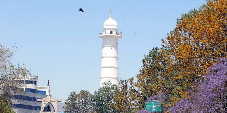 सर्वसाधारणका लागि कहिलेदेखि खुल्ला ओलीले बनिनसक्दै अढाइ वर्षअघि नै उद्घाटन गरेको धरहरा ?