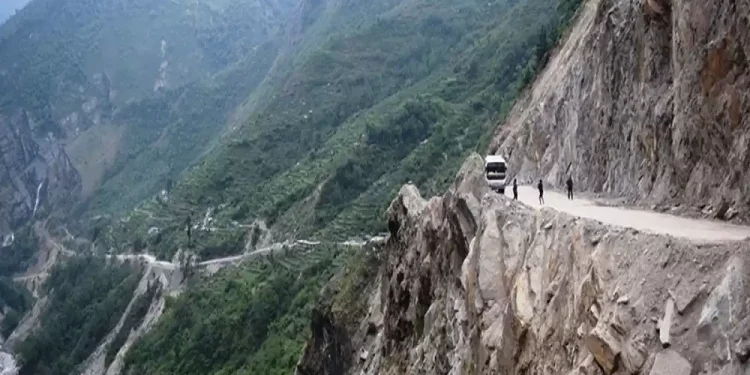 क्रसर उद्योगमा रास, मालढुङ्गा–बेनी सडकलाई निर्माण सामग्री अभाव
