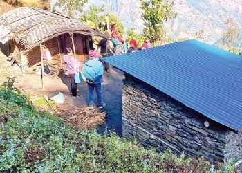 ढुंगाले बनेको शौचालय, मान्द्रोले बेरेको घर !