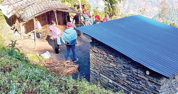 ढुंगाले बनेको शौचालय, मान्द्रोले बेरेको घर !