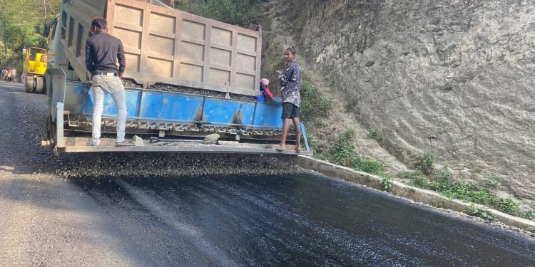 सडक कालोपत्र गर्न ढिलाइ