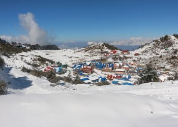कालिञ्चोकमा हिमपातः भारत र बङ्गलादेशका पर्यटक बढ्न सक्ने