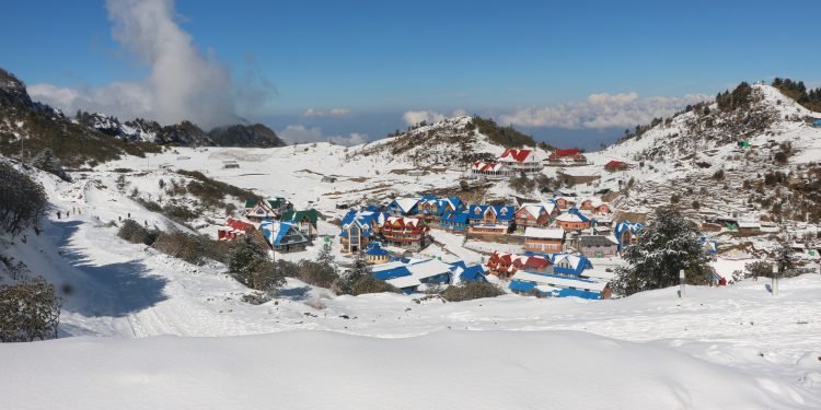 कालिञ्चोकमा हिमपातः भारत र बङ्गलादेशका पर्यटक बढ्न सक्ने