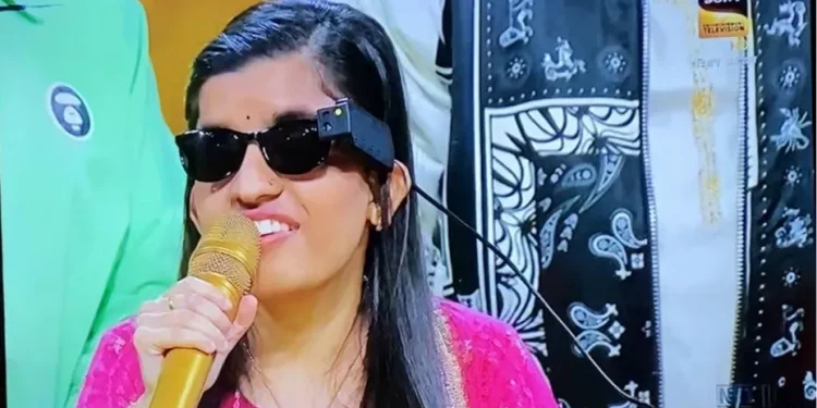 मेनुकाले पाइन् एआई जडित स्मार्ट भिजन चस्मा, अब मान्छे चिन्न सक्छिन् मेनुका