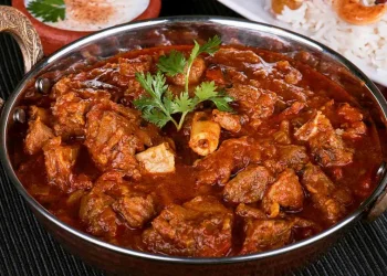 जब होटलमा ग्राहकलाई खुवाउन राखेको मासु सडेको भेटियो….
