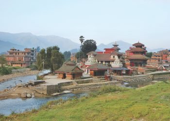 पनौती त्रिवेणीघाटमा मकर मेला झल्किने कलाकृति तयार हुँदै