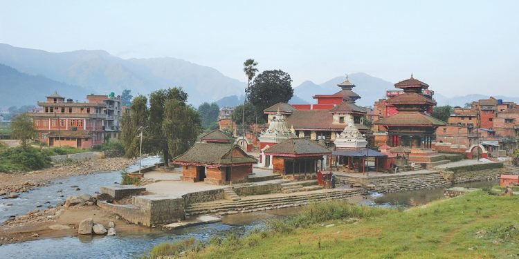 पनौती त्रिवेणीघाटमा मकर मेला झल्किने कलाकृति तयार हुँदै