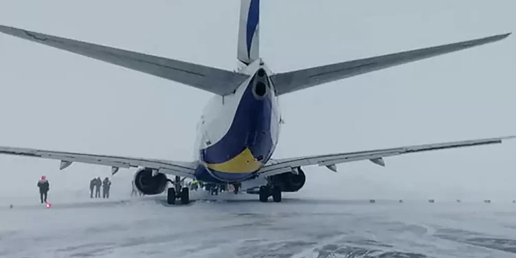 रुसी यात्रुवाहक विमान साइबेरिया धावनमार्गमा चिप्लियो