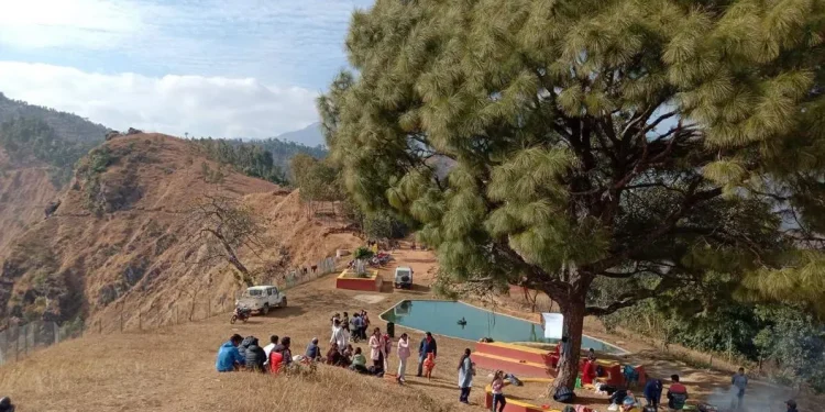 पर्यटकीय रिठेडाँडा बन्दैछ वनभोजस्थल