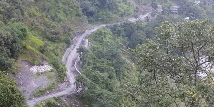 चित्रे–घोडेपानी सडक स्तरोन्नतिको काम अघि बढ्यो