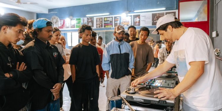 अमेरिकी कलाकारहरूद्वारा विराटनगरमा कार्यशाला सञ्चालन