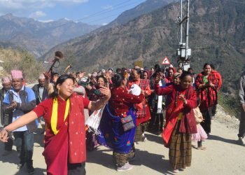 बादीकाको भिरमा सडक ढलान भएपछि