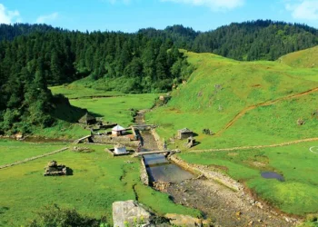 खप्तड भ्रमण गर्ने पर्यटक थपिँदै