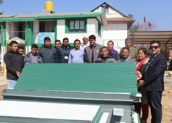 पौवादुङमामा फुसको छानो हटाउने अभियान सुरु