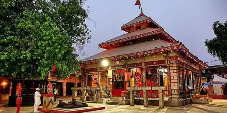 बागेश्वरी मन्दिरको छानामा ताम्रपत्र लगाइँदैै