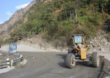 ढोरपाटन जोड्ने सडक कालोपत्रे गरिँदै