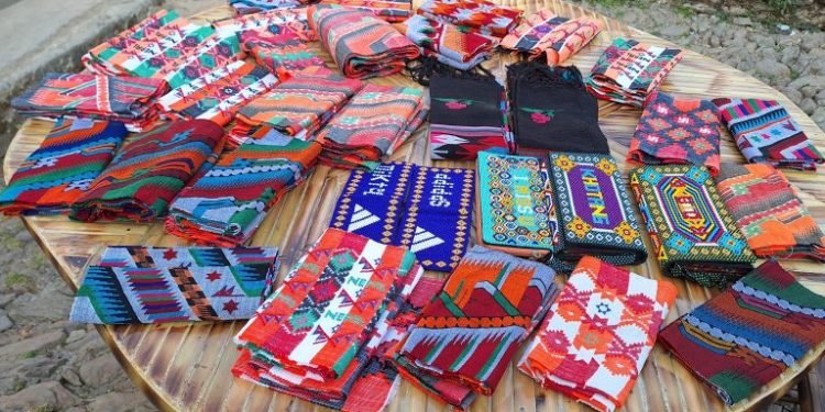 कैदीबन्दीको बिलौनाः ढाकाटोपी बिक्री नहुँदा कारागारमै थन्कियो