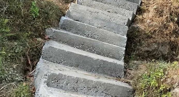 तामाकोशीको मालुमा गोरेटो बाटोको धमाधम स्तरोन्नति