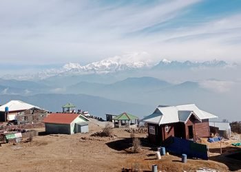 हिमाल हेर्न माइजोमाईमा पर्यटक आकर्षित