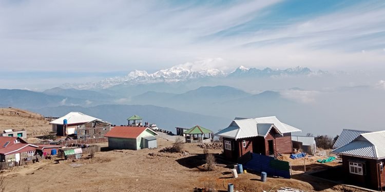 हिमाल हेर्न माइजोमाईमा पर्यटक आकर्षित