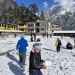 हिउँमा खेल्दै पढ्दै