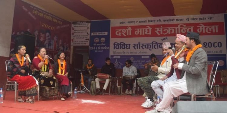 ओझेलमा पर्दै ‘प्रत्यक्ष लोक दोहोरी’