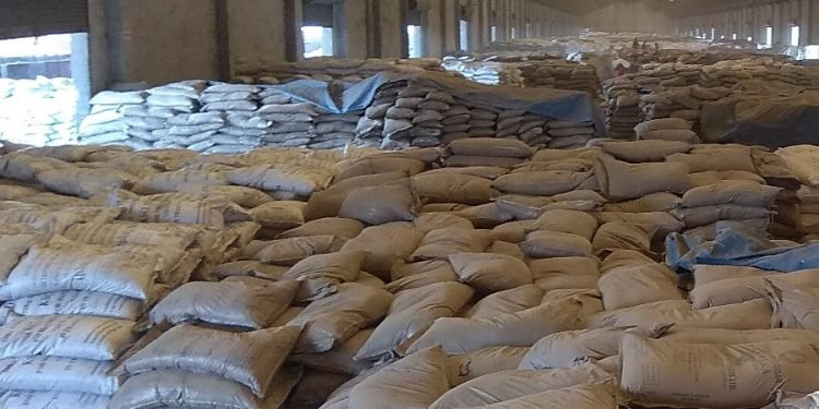 रासायनिक मल १० महिनादेखि भन्सारकै गोदाममा