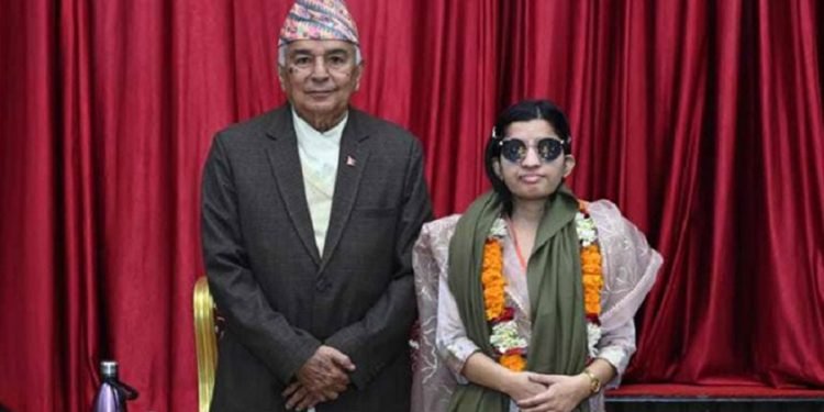 राष्ट्रपति पौडेलले गरे गायिका मेनुका पौडेललाई सम्मान
