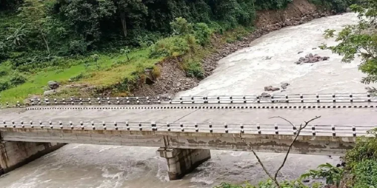 निर्माण थालेको दश वर्षपछि ठिमुरा-देवघाट पुल सञ्चालन