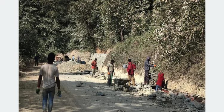 ट्रयाक खुलेको २९ वर्षपछि स्तरोन्नति हुँदै लोकमार्गको वैकल्पिक सडक