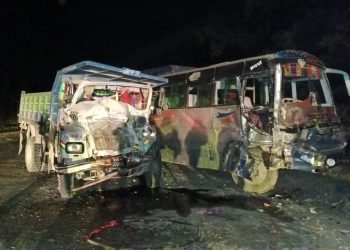 सुनवलमा टिपर र बस ठोक्किँदा १७ जना घाइते