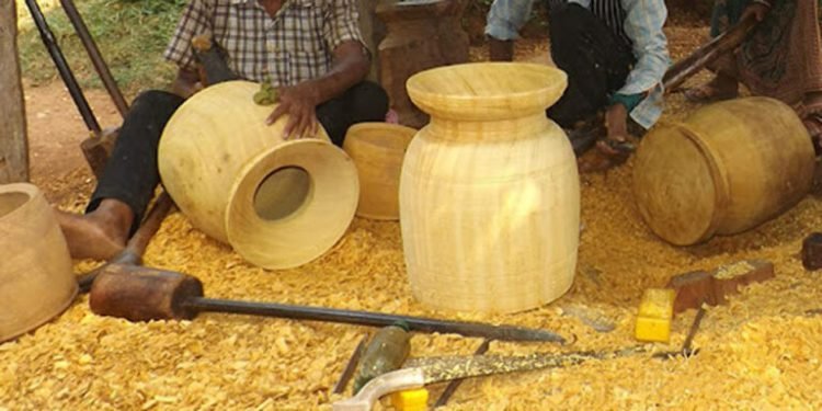 घट्दै ठेकाठेकीको माग