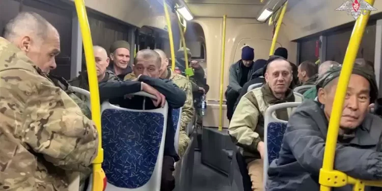 रुससँगको बन्दी आदान प्रदानमा १०० युक्रेनी स्वदेश फर्किए