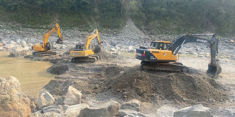 अवैध उत्खनन आरोपमा चिनियाँ कम्पनीका दुईसहित पाँच जनाविरुद्ध मुद्दा