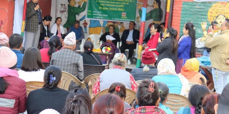 ॐ हस्पिटलद्वारा निःशुल्क स्वास्थ्य परिक्षण र औषधि वितरण