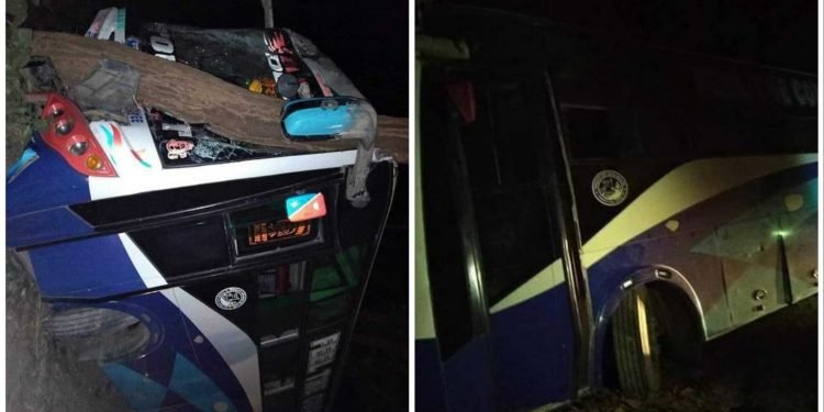 काठमाडौंको लागि छुटेको बस जुरौनीमा दुर्घटना, तीन जना घाइते