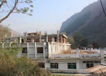 अस्पताल भवन निर्माणमा भएको विलम्बले सेवा प्रभावित