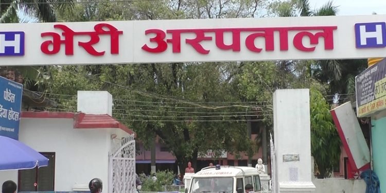 भेरी अस्पतालमा स्वास्थ्य बीमा कार्यक्रमबाट सेवा लिने बढे