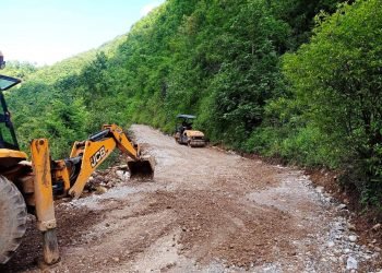 सोह्र वर्षदेखि स्तरोन्नतिको प्रतीक्षामा बरेङ-शान्तिपुर सडक