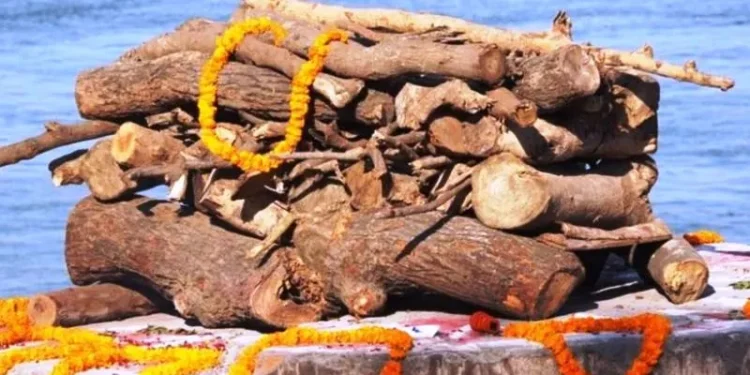 चितामा आगो लगाउने क्रममा जलेर दुई घाइते