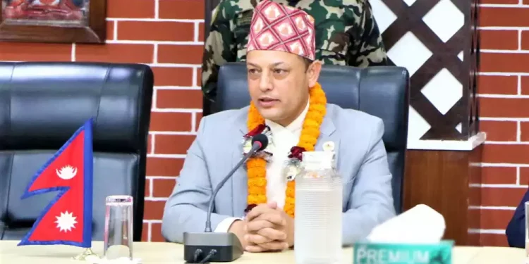 एक घण्टाभित्र श्रम स्वीकृति दिन श्रममन्त्रीको निर्देशन