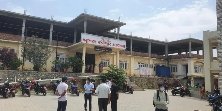 अस्पतालको टिकट काट्ने लाइनमा बसेका युवकको मृत्यु