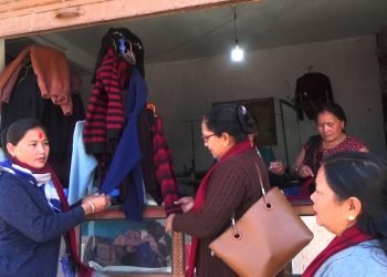 सामूहिक ढाका बुनाइबाट आत्मनिर्भर बन्दै महिला