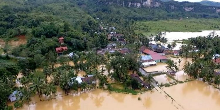 पश्चिमी इण्डोनेसियामा बाढीपहिरोले १९ जनाको मृत्यु, सात बेपत्ता